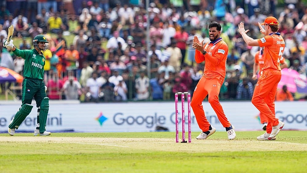 | Photo: AP/Eranga Jayawardena : Netherlands' Aryan Dutt, second right, celebrates after dismissing Pakistan's Saim Ayub, left, during the T20 World Cup cricket match between Netherlands and Pakistan in Colombo, Sri Lanka.