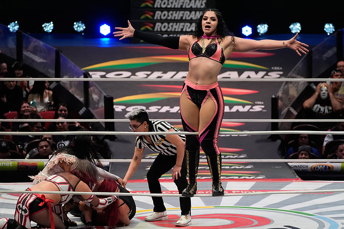 CMLL Super Viernes- Lucha Libre Wrestlers-Persephone