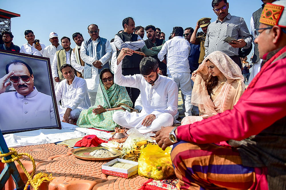 | Photo: PTI  : Maharashtra Deputy Chief Minister Sunetra Pawar, with Jay Pawar, son of former Maharashtra deputy chief minister Ajit Pawar, who was killed in a plane crash in Pune's Baramati, performs latters last rite rituals, in Prayagraj.