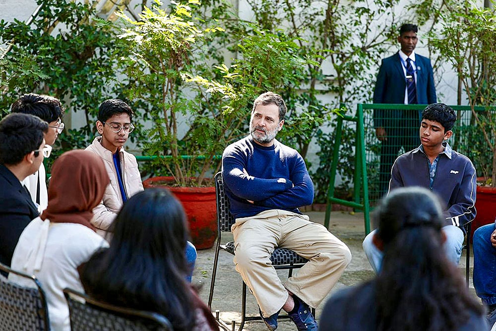 Rahul Gandhi meets NRI students from UAE