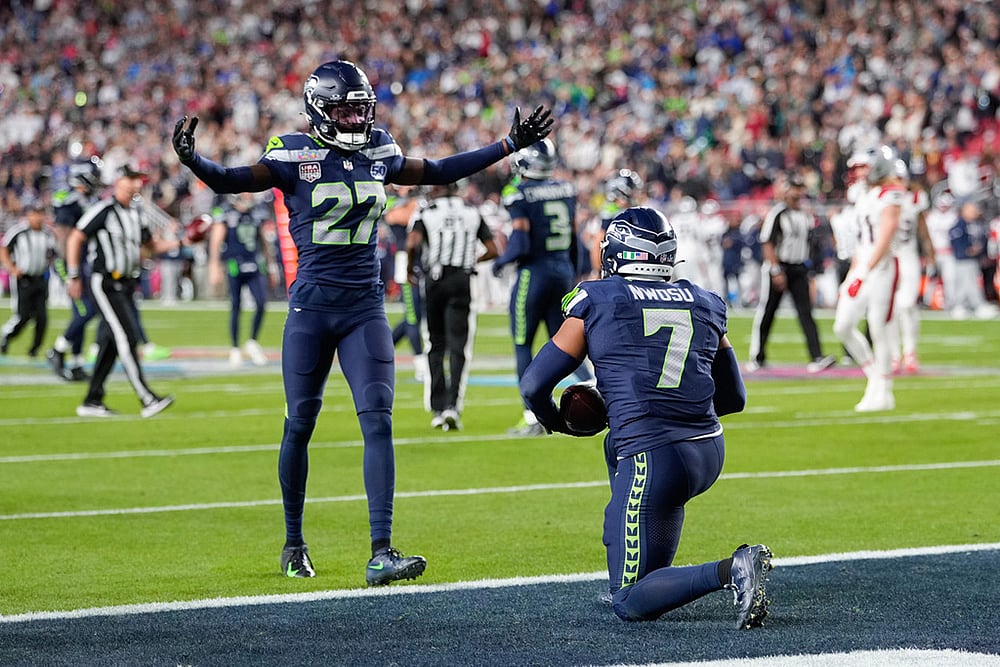 Patriots vs Seahawks NFL Super Bowl 60 football game-Uchenna Nwosu