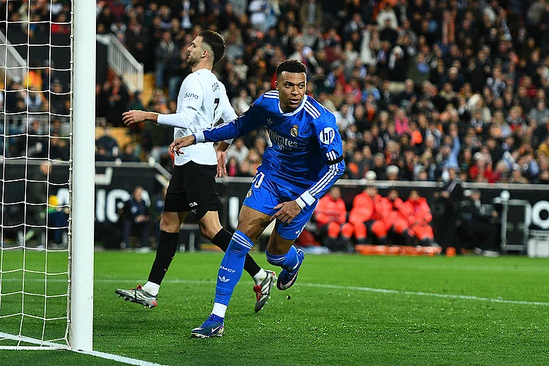Valencia vs Real Madrid Spanish la liga soccer match-Kylian Mbappe