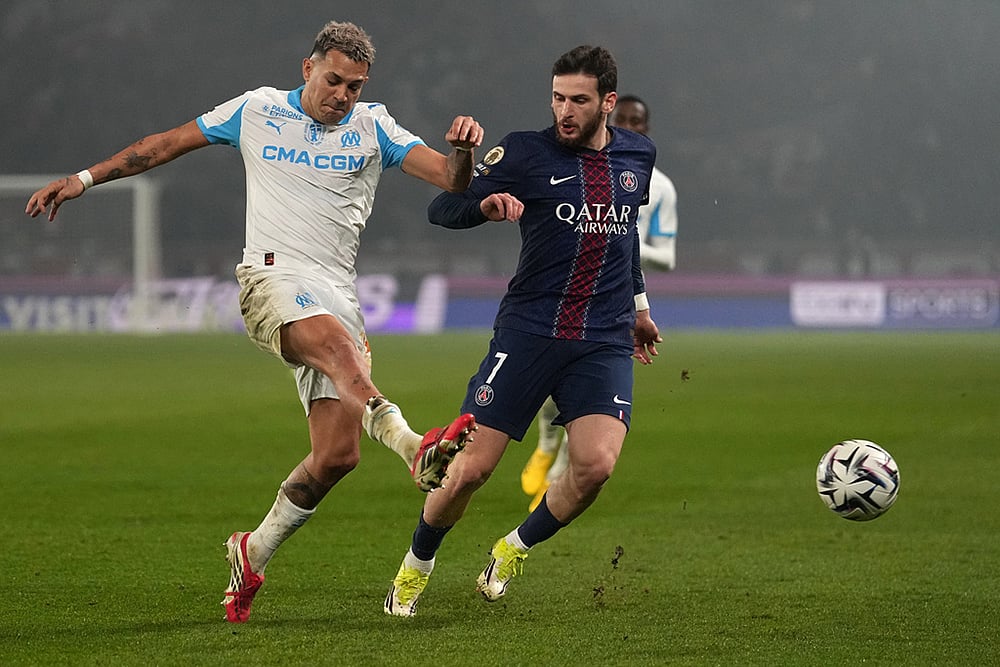 PSG vs Marseille France League One Soccer match-Facundo Medina