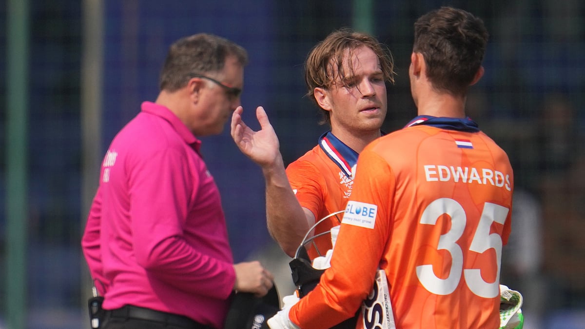 (AP Photo/Manish Swarup) : Netherlands' captain Scott Edwards and Netherlands' Bas de Leede celebrate the win over Namibia during the T20 World Cup cricket match between Namibia and Netherlands in New Delhi, India, Tuesday, Feb. 10, 2026