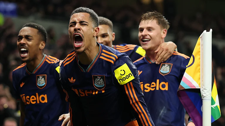 Jacob Ramsey celebrates with his teammates during the English Premier League match between Tottenham and Newcastle in London, Tuesday, Feb. 10, 2026. - (AP Photo/Ian Walton)