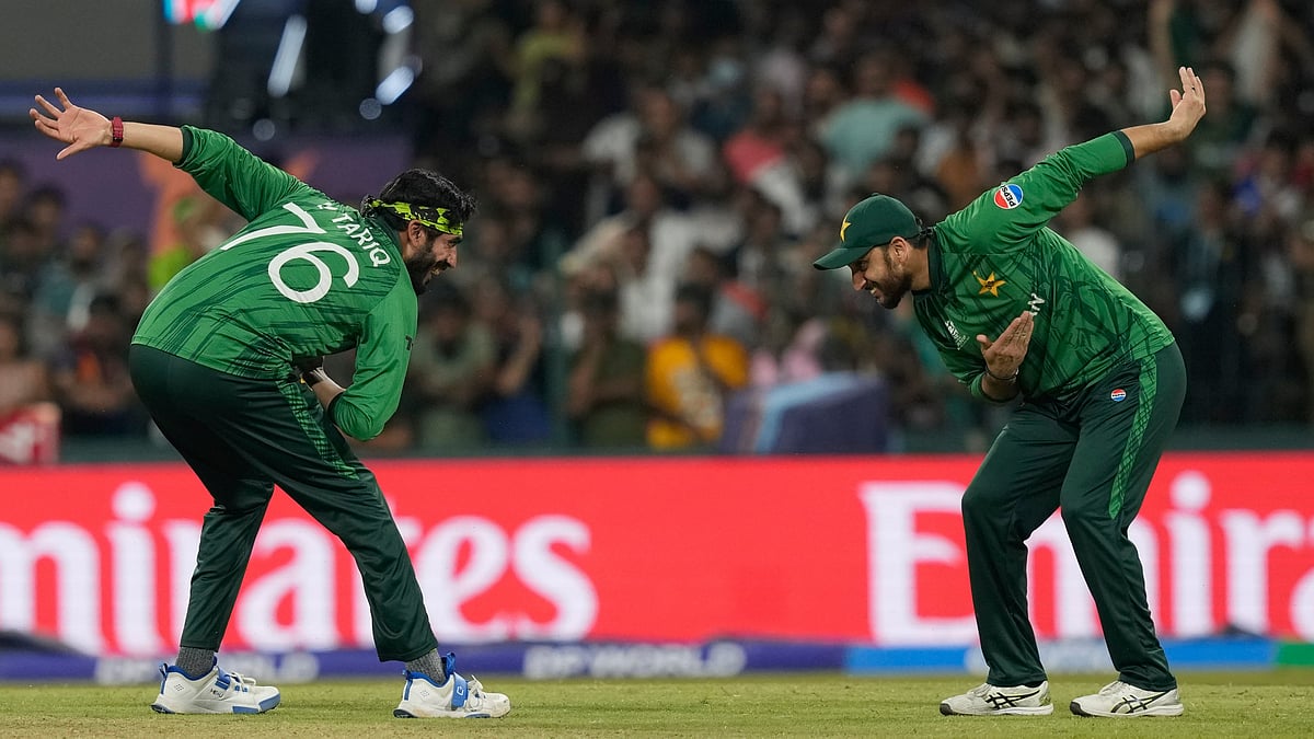 (AP Photo/Eranga Jayawardena) : Pakistan's Usman Tariq, left, and Pakistan's captain Salman Agha celebrates the wicket of United States' Mohammad Mohsin during the T20 World Cup cricket match between Pakistan and the United States iin Colombo, Sri Lanka, Tuesday, Feb. 10, 2026