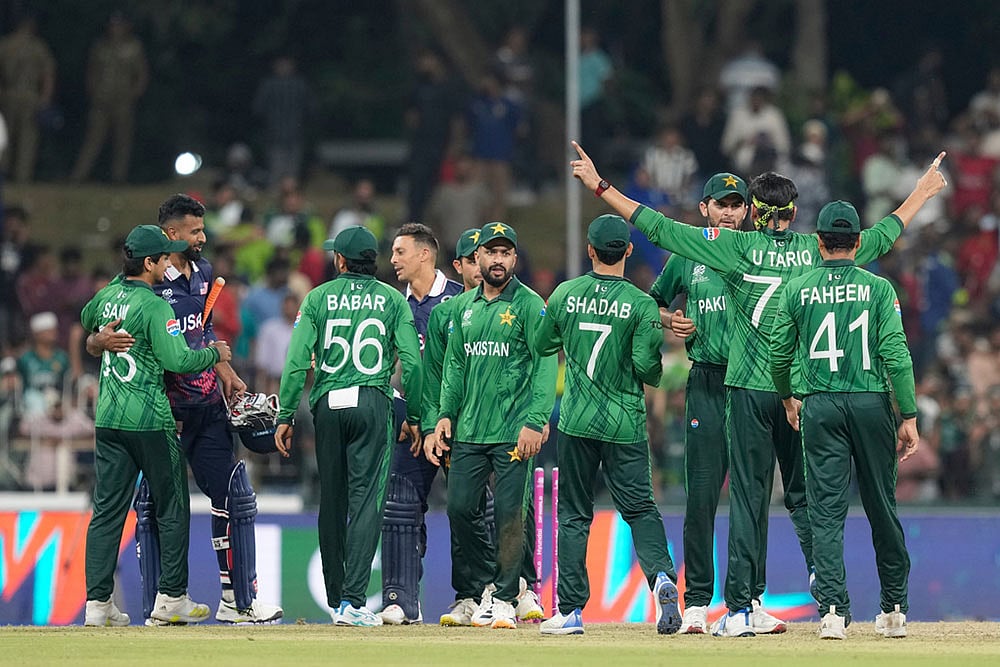 | Photo: AP/Eranga Jayawardena : Pakistan's players celebrates after they won the T20 World Cup cricket match against the United States in Colombo, Sri Lanka.