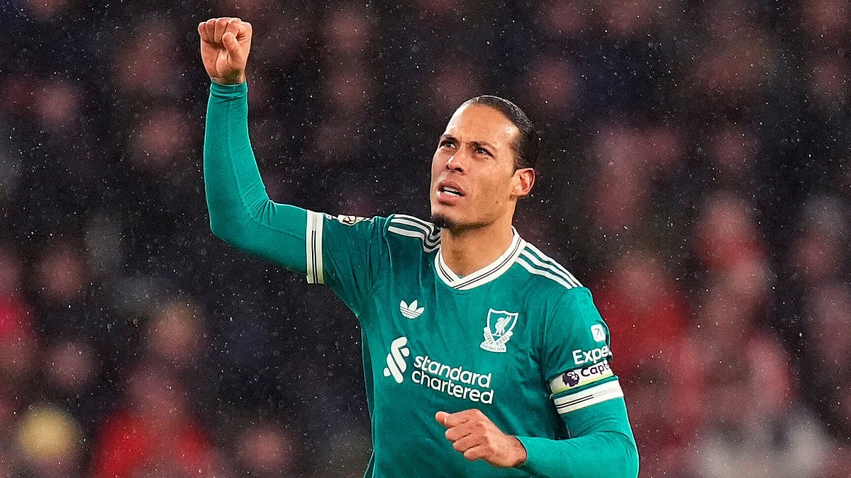 (Danny Lawson/PA via AP) : Liverpool's Virgil van Dijk celebrates scoring their side's first goal of the game during the English Premier League soccer match against Sunderland, in Sunderland, England, Wednesday, Feb. 11, 2026