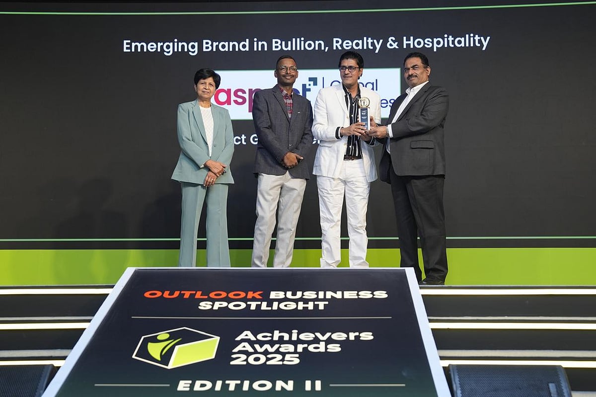 Aspect Global Ventures leadership receiving the award