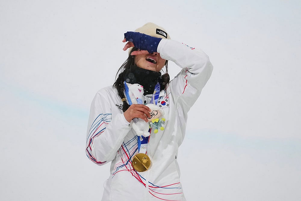 Gold medalist South Koreas Choi Ga-on reacts on the podium after winning the womens snowboarding halfpipe finals at the 2026 Winter Olympics, in Livigno, Italy.