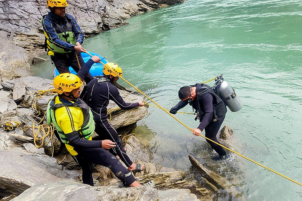 SDRF conducts search after pickup vehicle falls into river in Tehri Garhwal