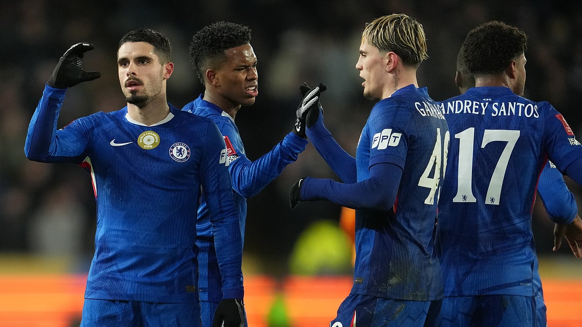 (AP Photo/Jon Super) : Chelsea's Pedro Neto, left, reacts after scoring during the English FA Cup fourth round soccer match between Hull City and Chelsea in Hull, England, Friday, Feb. 13, 2026.