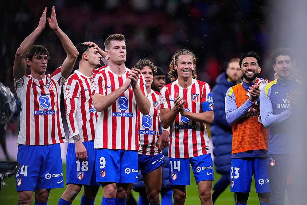 | Photo: AP/Manu Fernandez : Atletico Madrid's team players celebrate after the Copa del Rey semifinal first leg soccer match between Atletico Madrid and Barcelona in Madrid, Spain. 