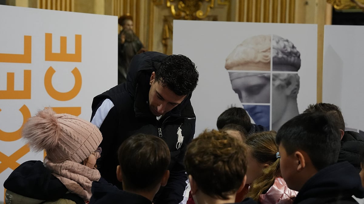 (AP Photo/María Teresa Hernandez) : CORRECTS SPELLING OF SURNAME Basketball player Giordano Bortolani speaks to children during a values-focused activity at the Church of Sant’Antonio, part of a church-led initiative tied to the 2026 Winter Olympics, in Milan, Italy, Monday, Feb. 9, 2026. 