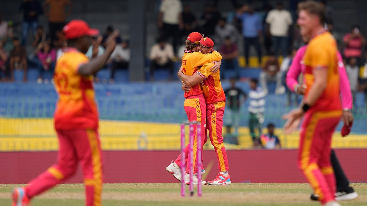 (AP Photo/Eranga Jayawardena) : Zimbabwe's players celebrates after won the T20 World Cup cricket match against Australia in Colombo, Sri Lanka, Friday, Feb. 13, 2026