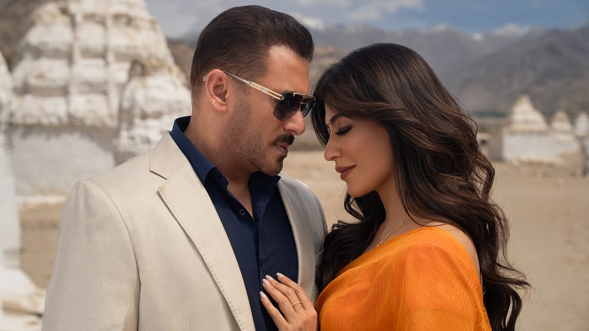 Salman Khan and Chitrangda Singh in Main Hoon song from Battle of Galwan - YouTube