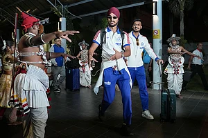 | Photo: PTI/Arun Sharma : India's Arshdeep Singh and Axar Patel dance as they are being welcomed with a performance by artistes upon their arrival at the airport, ahead of an ICC Men's T20 World Cup 2026 cricket match between India and Pakistan, in Colombo, Sri Lanka.