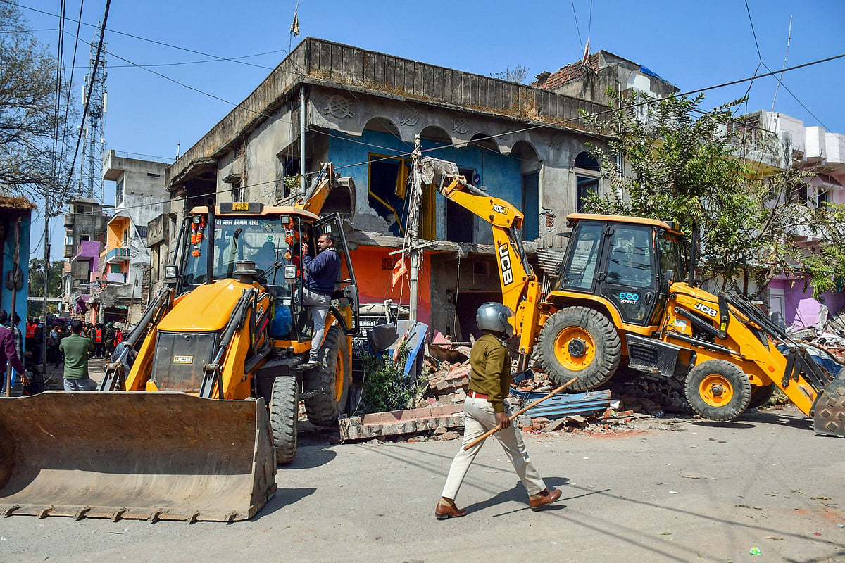 IMAGO : Demolition during an anti-encroachment drive in Ranchi Ranchi, Feb 11 (ANI): A JCB machine demolishes houses during an anti-encroachment drive at Madhukam near Ratu Road, in Ranchi on Wednesday. 