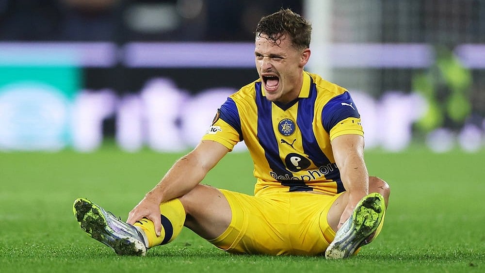 | Photo: AP/Darren Staples : Maccabi Tel Aviv's Itamar Noy reacts during the Europa League soccer match between Aston Villa and Maccabi Tel Aviv in Birmingham, England.