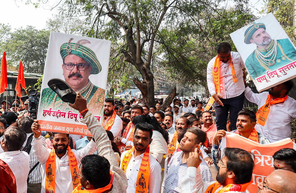 PTI :  BJP activists protest against Maharashtra Congress chief Harshwardhan Sapkal's remarks equating Chhatrapati Shivaji Maharaj with Tipu Sultan outside Congress Bhavan, in Pune