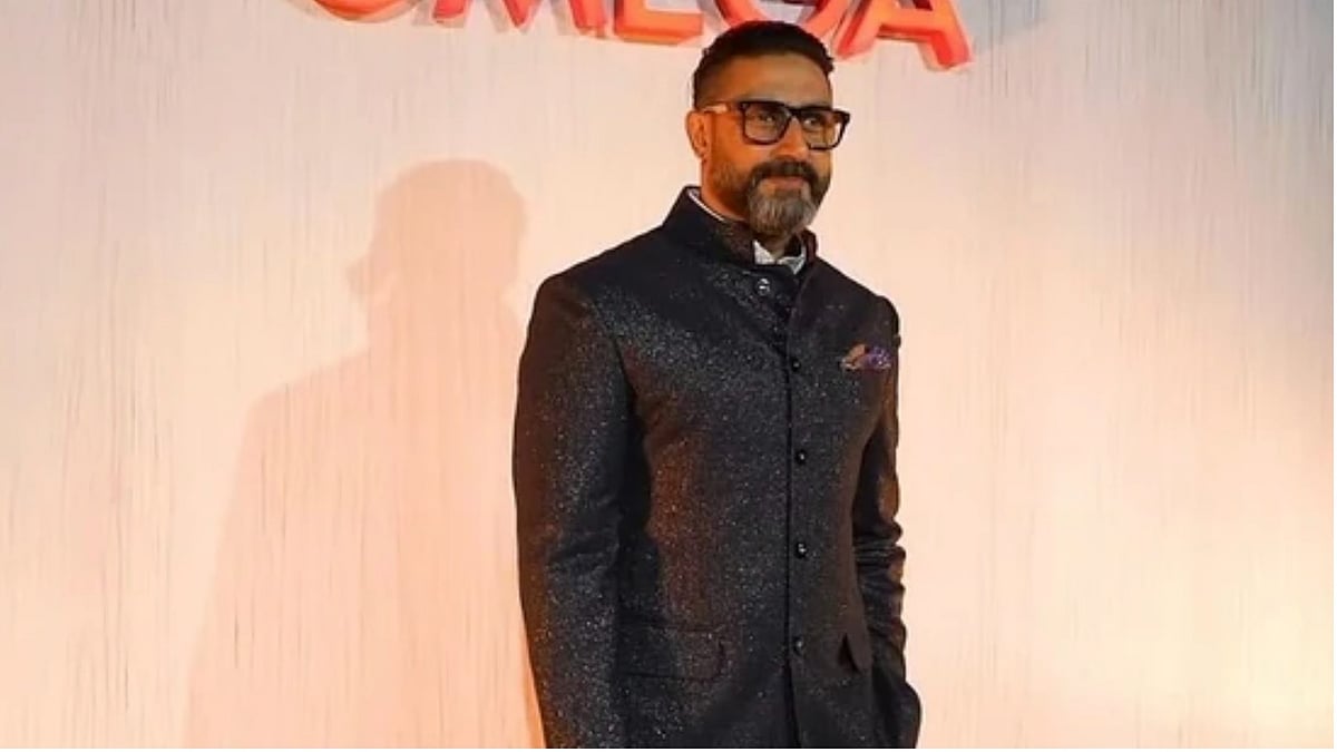 Instagram  : Abhishek Bachchan Confirms Being A Part Of SRK'S King