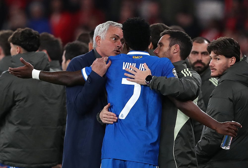 Benfica Vs Real Madrid-Vinicius Junior argues with Benficas head coach José Mourinho