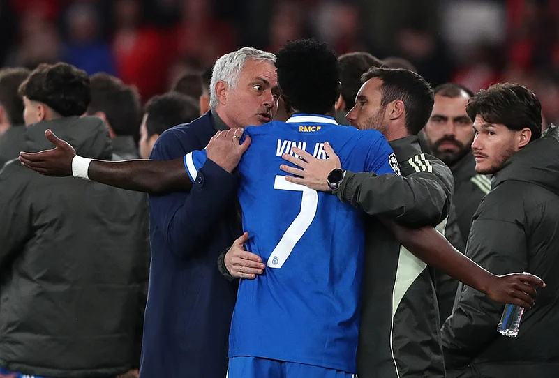 Benfica Vs Real Madrid-Vinicius Junior argues with Benficas head coach José Mourinho