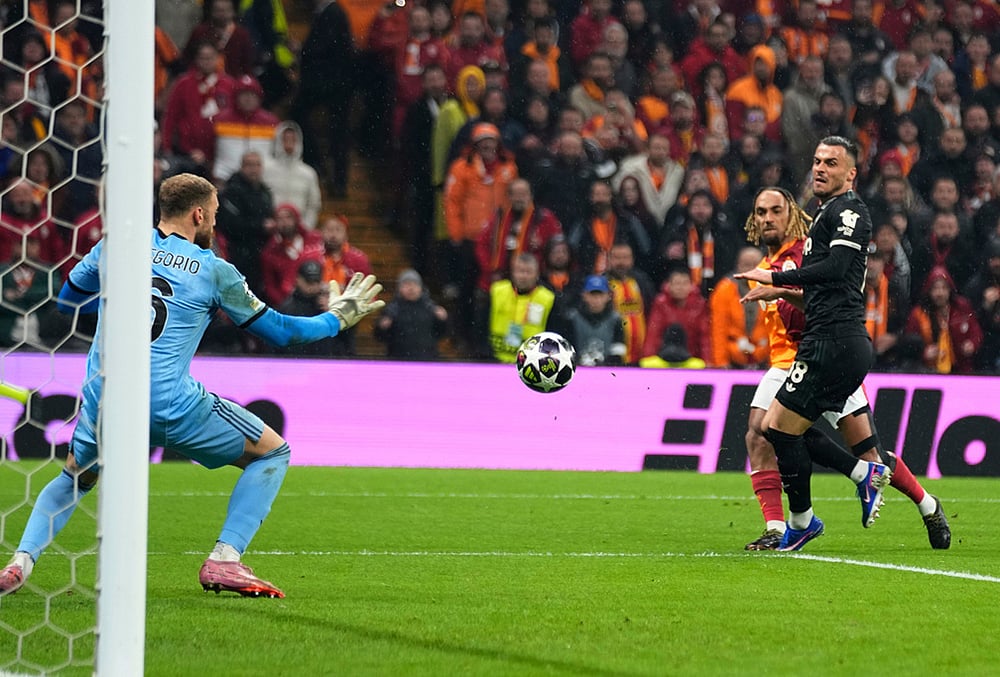 Galatasaray vs Juventus UEFA Champions League Playoff-Sacha Boey