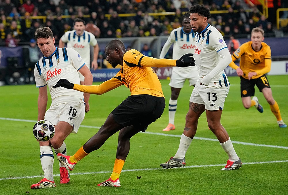 Borussia Dortmund Vs Atalanta UEFA Champions League Playoff-Berat Djimsiti