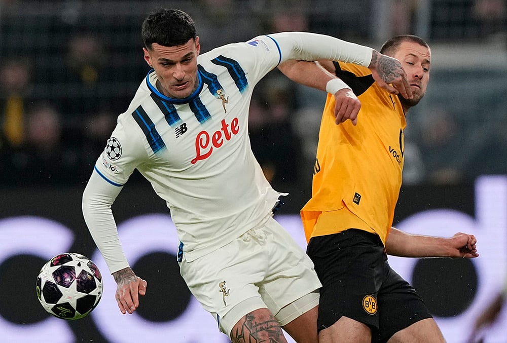 Borussia Dortmund Vs Atalanta UEFA Champions League Playoff-6-Maximilian Beier 