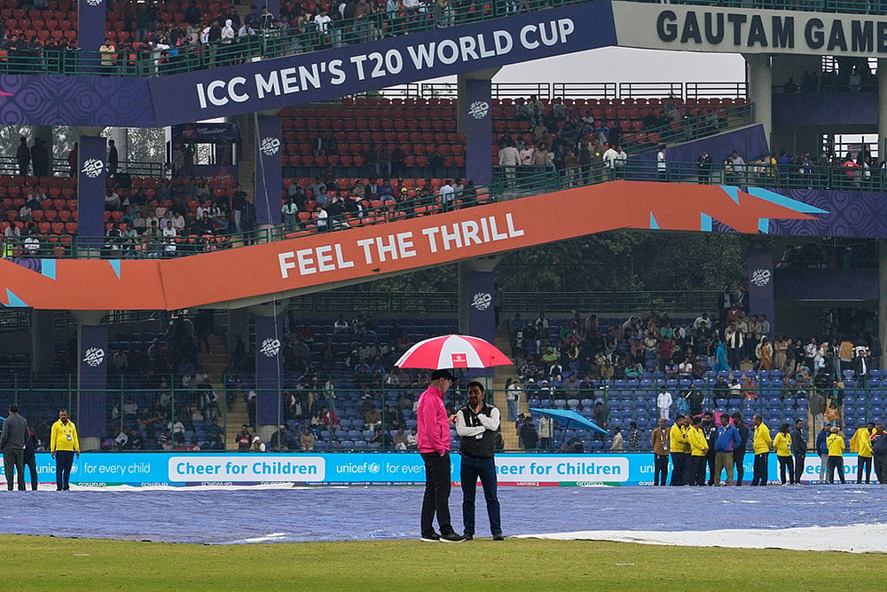 Match delayed by a wet outfield