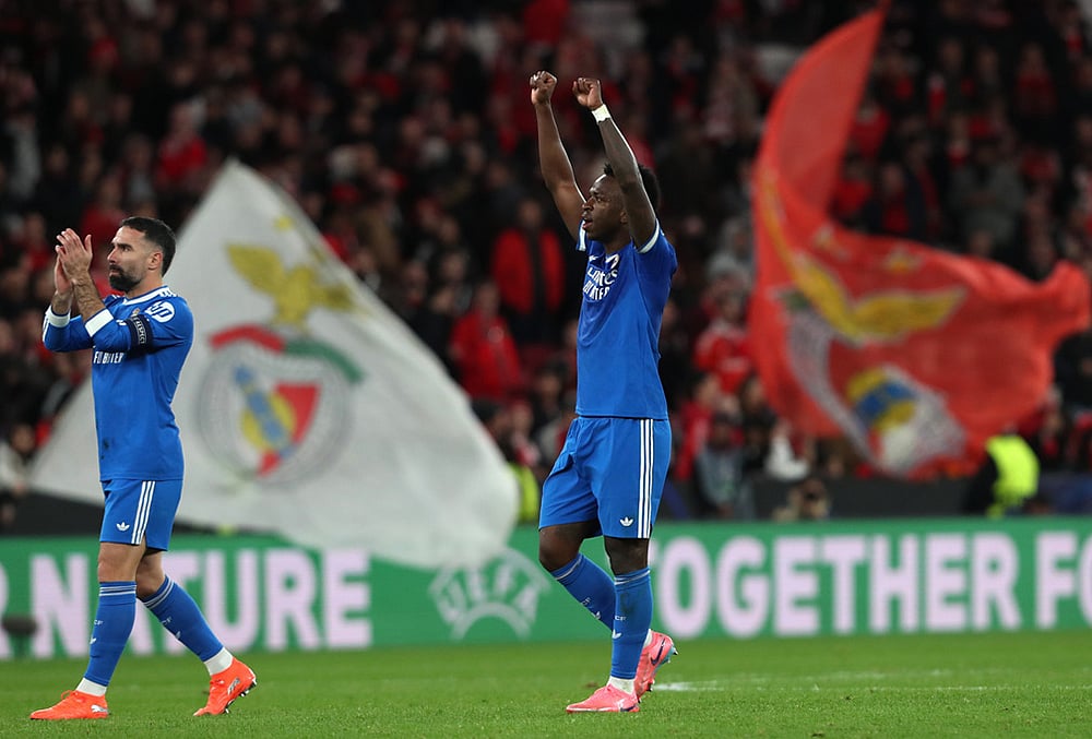 Real Madrid's Vinícius Júnior reacts at the end of a Champions League playoff soccer match between Benfica and Real Madrid in Lisbon, Portugal. - | Photo: AP/Pedro Rocha
