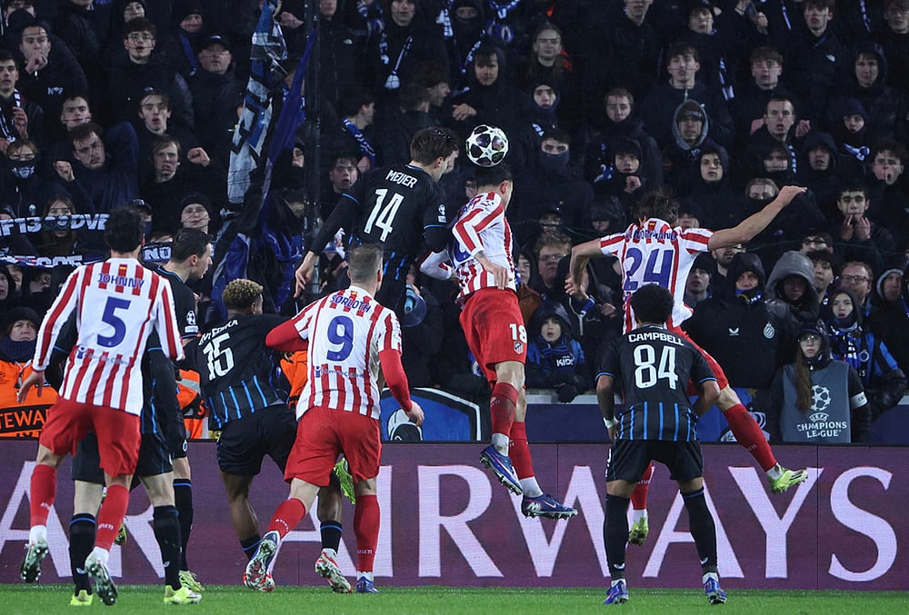 | Photo: AP/Omar Havana : Atletico Madrid's Marc Pubill, centre right, and Brugge's Bjorn Meijer, centre top, challenge for the ball during the Champions League play-off first leg soccer match between Club Brugge and Atletico Madrid, in Bruges, Belgium.