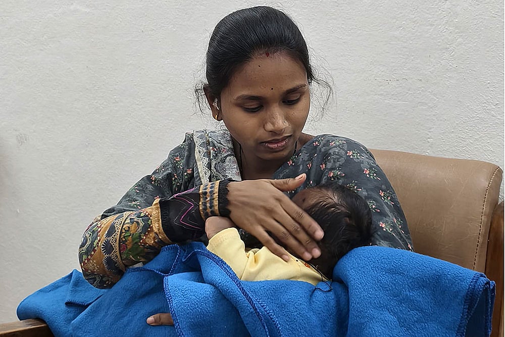 Maha: Woman appears for Class 12 exam with her infant