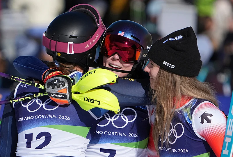 Shiffrin ends her Olympic medal drought by winning slalom gold-7