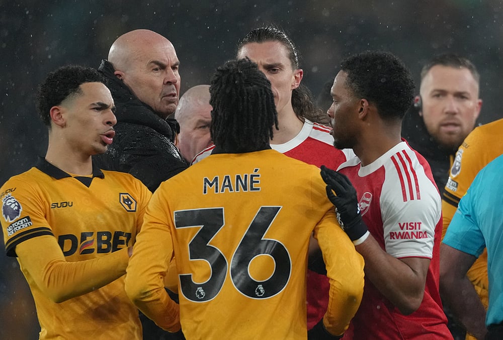 | Photo: AP/Dave Shopland : Wolverhampton Wanderers' Mateus Mane, argues with Arsenal's Riccardo Calafiori during the Premier League soccer match between Wolverhampton Wanderers and Arsenal in Wolverhampton, England.