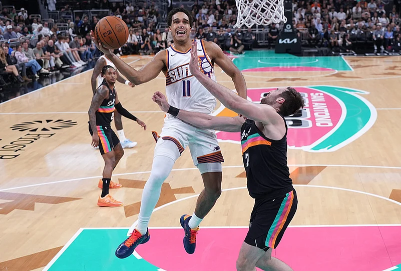 San Antonio Spurs Vs Phoenix Suns NBA basketball 2025-26-Oso Ighodaro