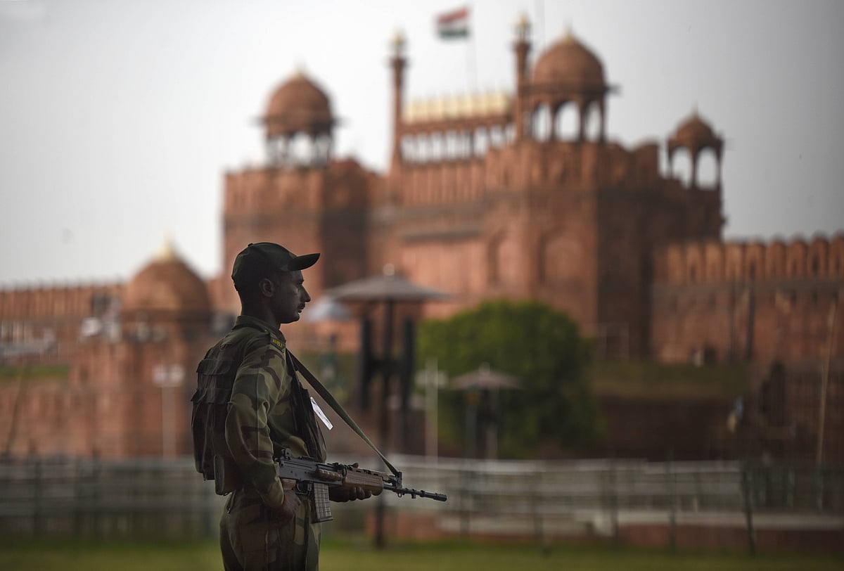 IMAGO / Hindustan Times : Sources indicated that specific intelligence pointed to a temple in the Chandni Chowk vicinity as one of the possible targets.