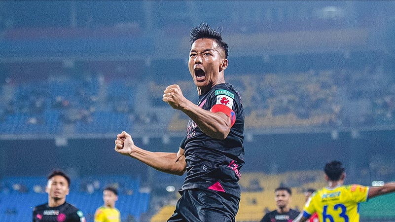 kerala blasters Vs mumbai city fc Indian Super League 2025-26 round 2 updates highlights kochi