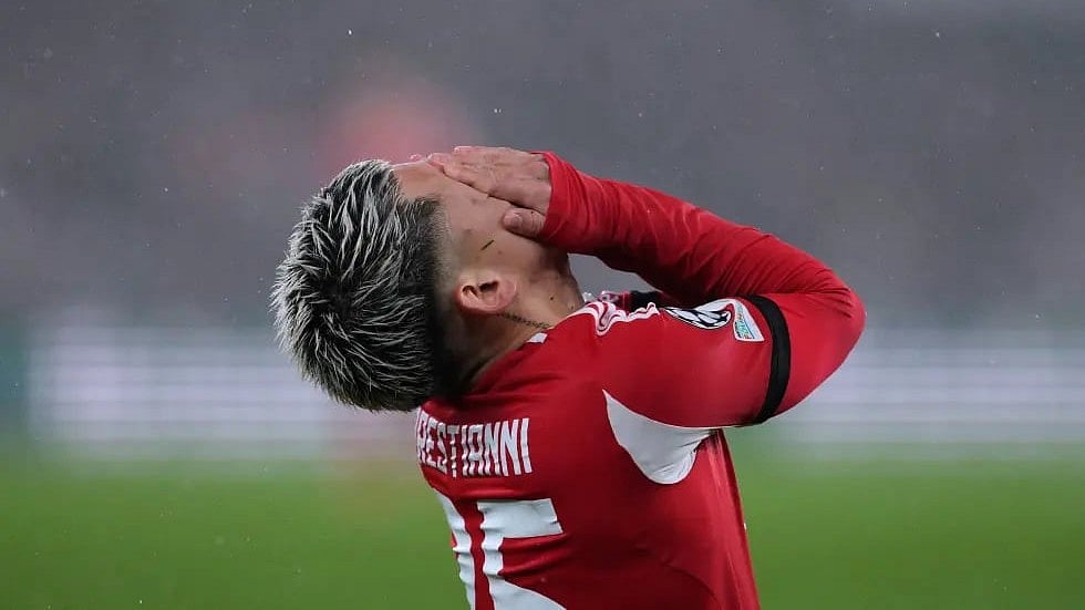 Benfica's Gianluca Prestianni reacts after missing a chance during a Champions League opening phase soccer match between Benfica and Real Madrid, in Lisbon, Wednesday, Jan. 28, 2026.  - | Photo: AP/Armando Franca