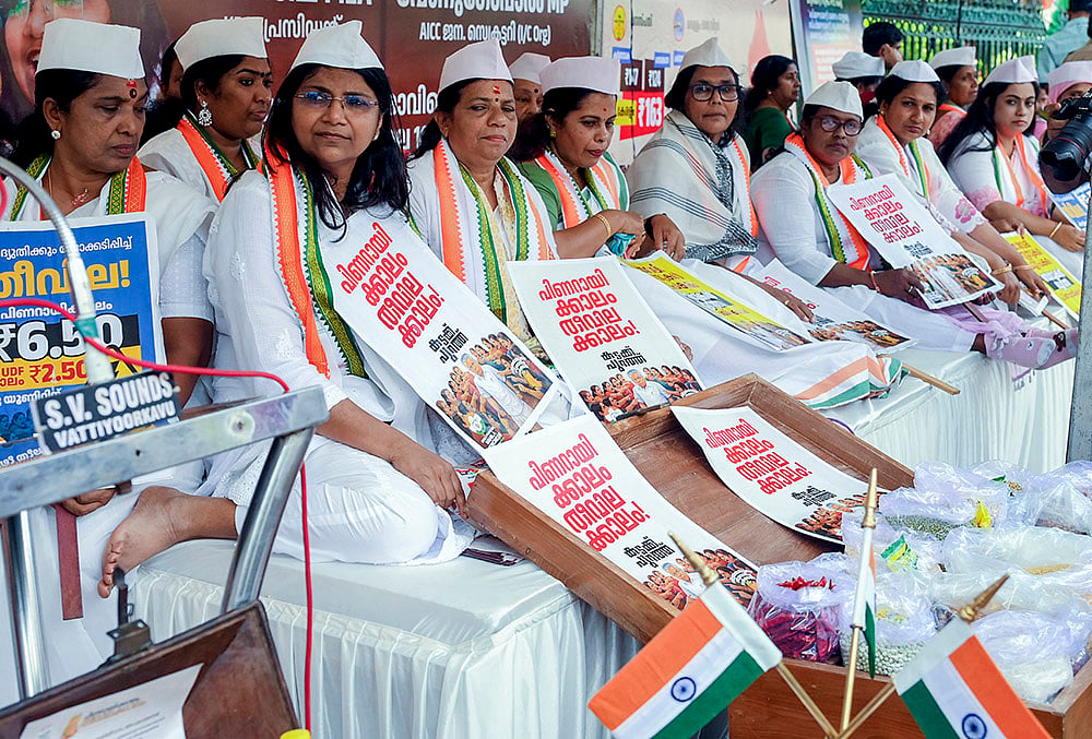 Mahila Congress activists protest in Trivandrum