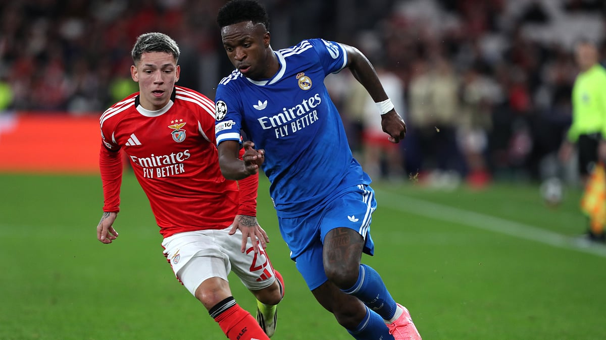 Benfica's Gianluca Prestianni fights for the ball against Real Madrid's Vinicius Junior during a Champions League playoff soccer match between SL Benfica and Real Madrid in Lisbon, Portugal, Tuesday, Feb. 17, 2026.  - | Photo: AP/Pedro Rocha