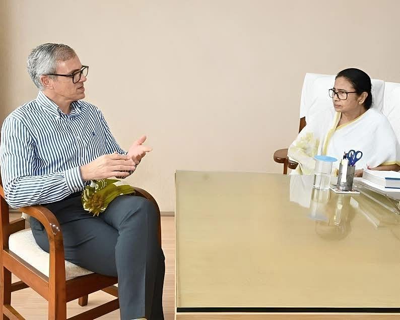 Facebook :  Omar Abdullah with Mamata Banerjee