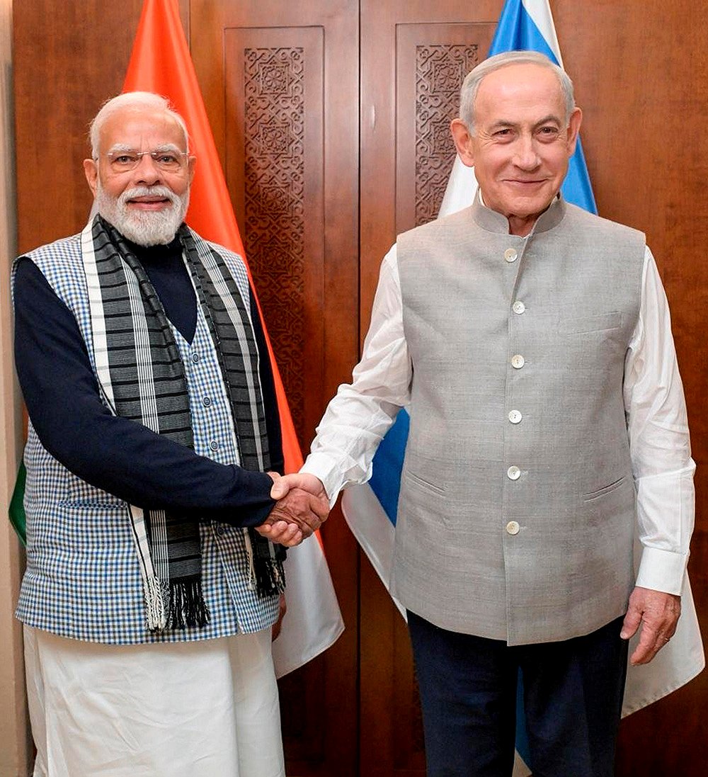 Israeli PM Netanyahu wears Indian attire