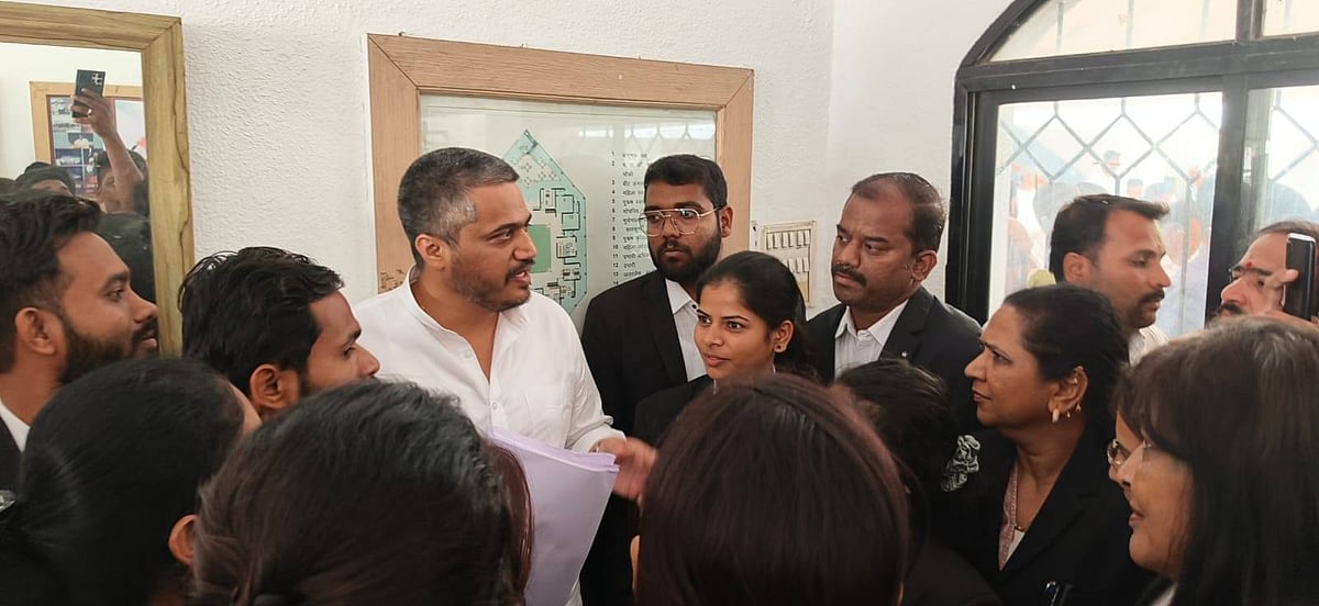 Facebook/Rohit Pawar  : NCP(SP) MLA Rohit Pawar marched to Baramati Police station on February 26 along with dozens of lawyers demanding an FIR be filed in the Plane Crash case that killed Ajit Pawar