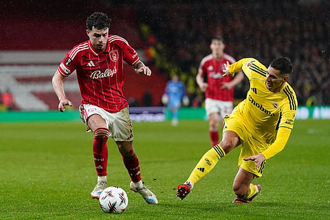 Nottingham Forest's Neco Williams, left, and Fenerbahce's Mert Muldur during the Europa League knockout phase play-off second leg match between Nottingham Forest and Fenerbahce in Nottingham, England.