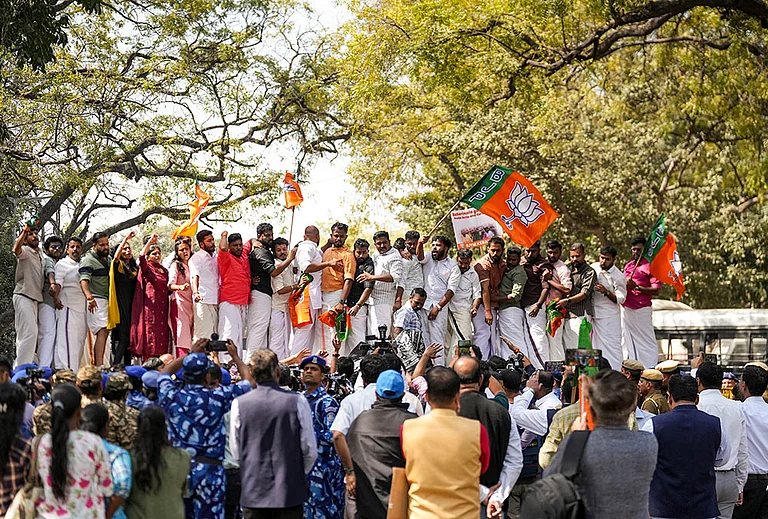 Security personnel keep vigil during a protest by members of Bhartiya Janata Yuva Morcha's (BJYM) Kerala wing, demanding a CBI investigation into the Sabarimala gold loss case, in New Delhi. - | Photo: PTI/Karma Bhutia