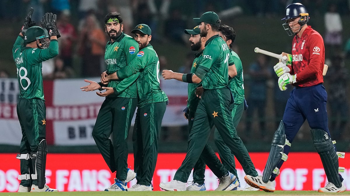 | Photo: AP/Eranga Jayawardena : Pakistan's Usman Tariq, centre, celebrates with teammates the wicket of England's Tom Banton, right, leaves the ground after losing his wicket during the T20 World Cup cricket match between England and Pakistan in Pallekele, Sri Lanka, Tuesday, Feb. 24, 2026. 