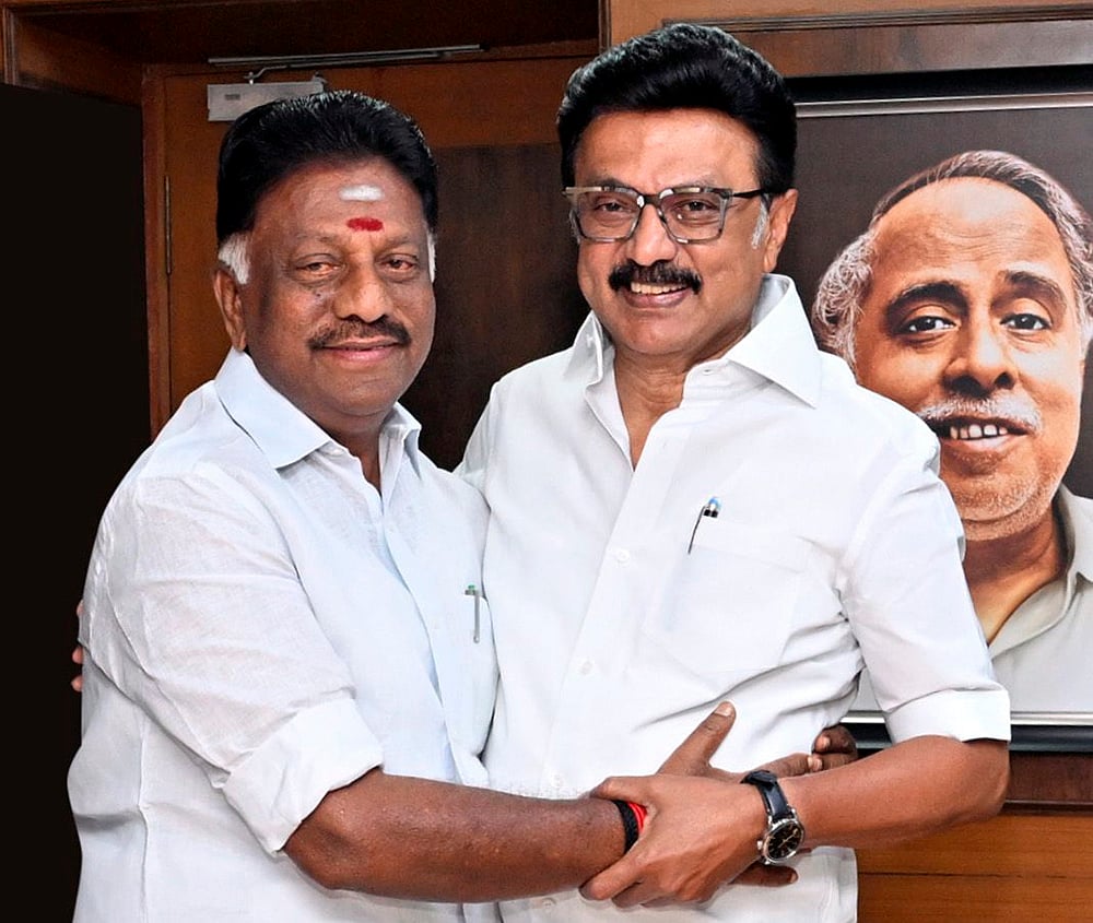 O Panneerselvam joins DMK