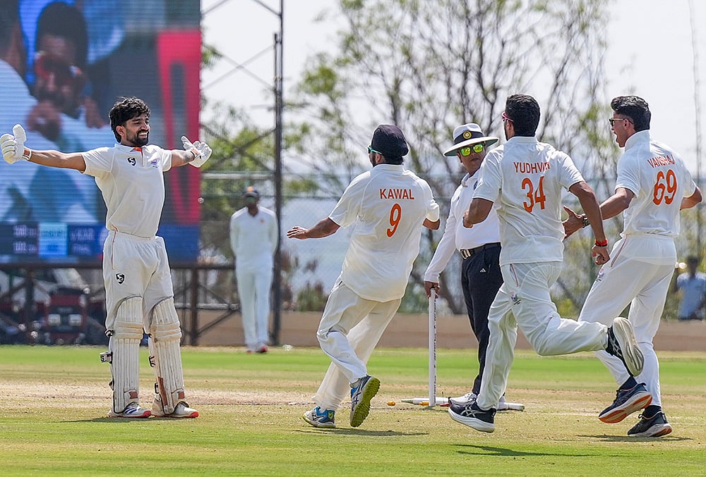 Ranij Trophy Final: Karnataka vs J-K photo--Sahil Lotra